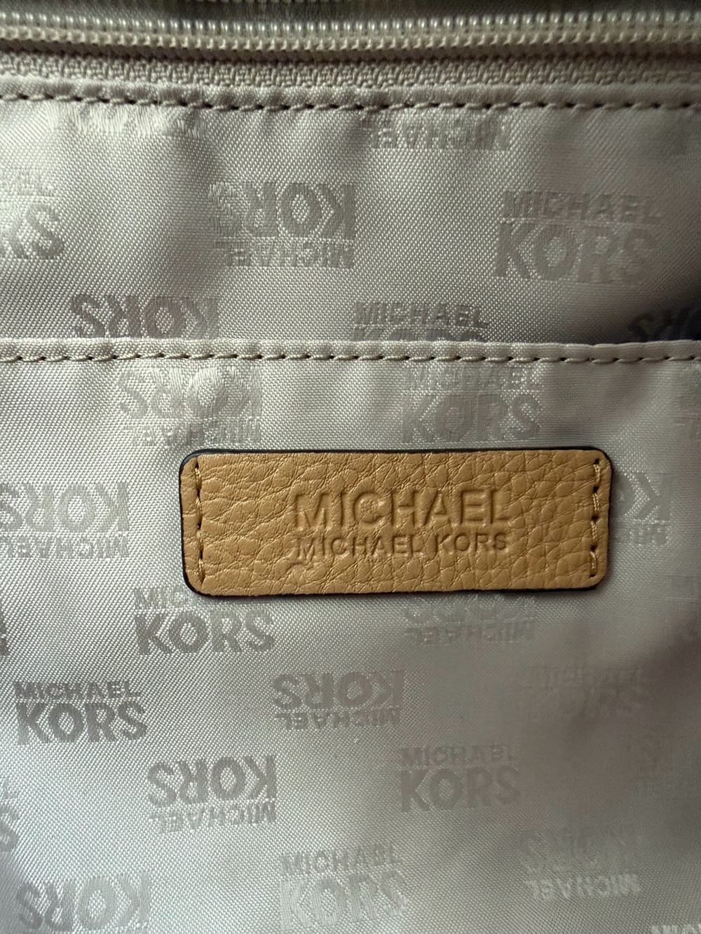 NWT Michael Kors Vanessa Medium Leather Satchel Bag Suntan - Picture 6 of 7